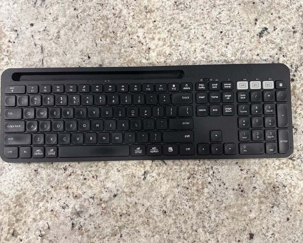 FD K913T Multi-Device Wireless Keyboard with Integrated Tablet/Phone Cradle